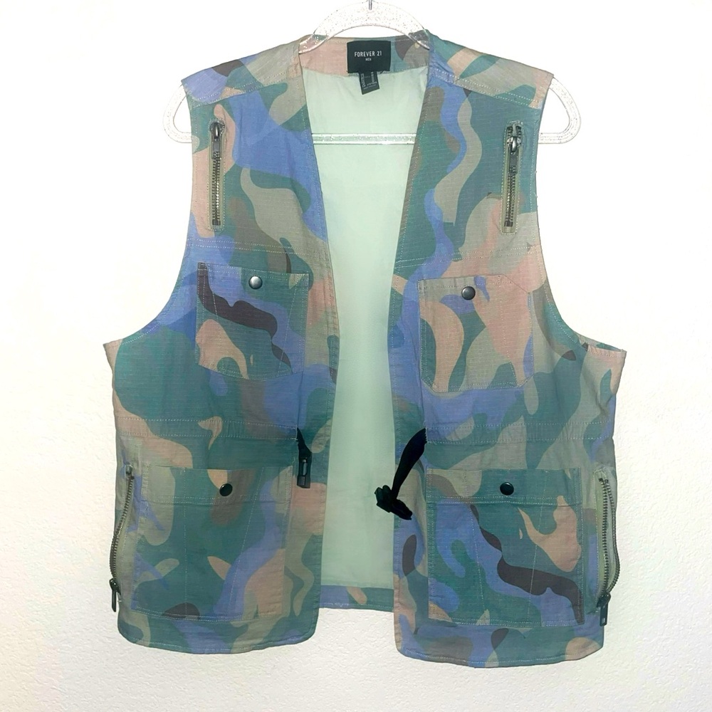 Forever 21 Men’s Camouflage Utility Vest